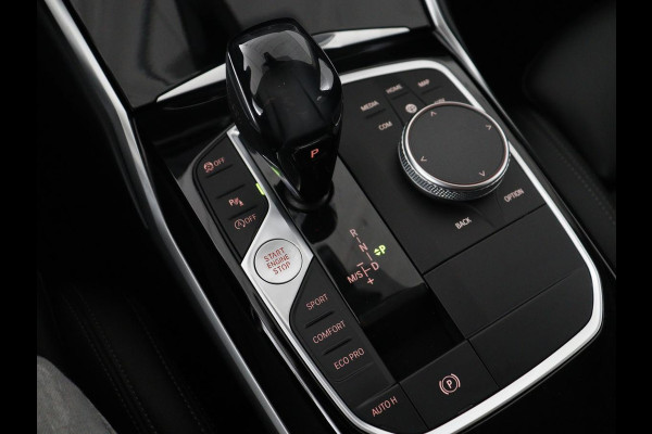 BMW 3-serie 320i Executive Edition | Half leder | Cruise control | Navigatie | Bluetooth | Carplay | Park assist | Interieurverlichting | Virtueel dashboard | Climate control | Full LED | 18" velgen