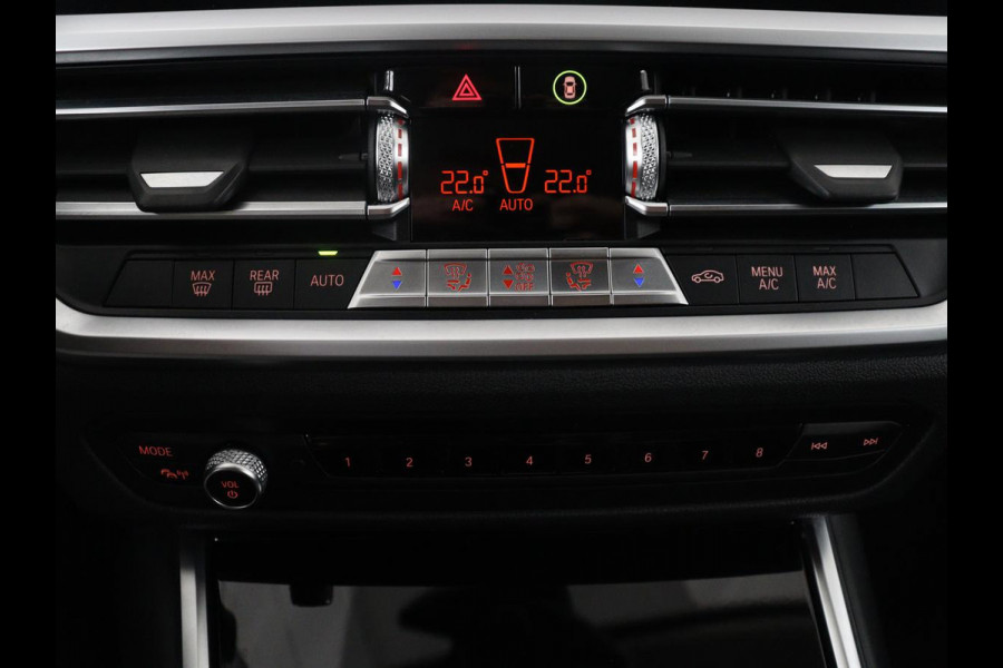 BMW 3-serie 320i Executive Edition | Half leder | Cruise control | Navigatie | Bluetooth | Carplay | Park assist | Interieurverlichting | Virtueel dashboard | Climate control | Full LED | 18" velgen