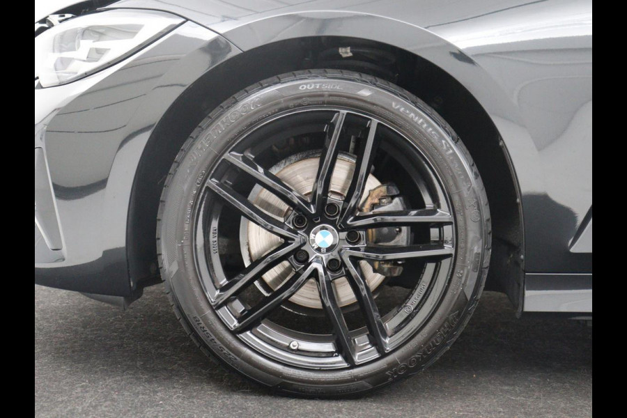 BMW 3-serie 320i Executive Edition | Half leder | Cruise control | Navigatie | Bluetooth | Carplay | Park assist | Interieurverlichting | Virtueel dashboard | Climate control | Full LED | 18" velgen