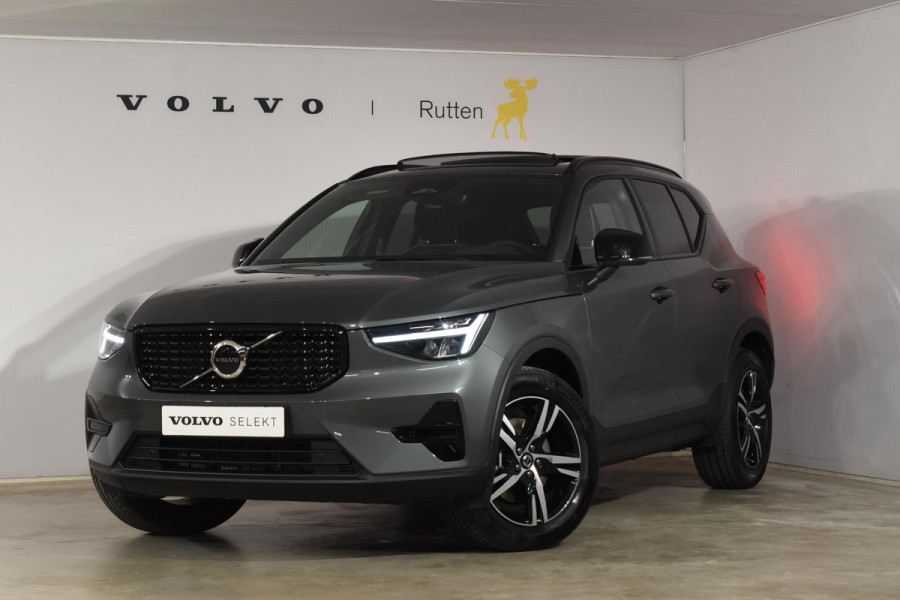 Volvo XC40 B4 211PK Automaat Plus Dark / Adaptive Cruise control / Extra getint glas / Harman Kardon / Elektrisch verstelbare stoelen met geheugen / Stoel- en stuurverwarming / Elektrisch panorama schuifdak / Trekhaak