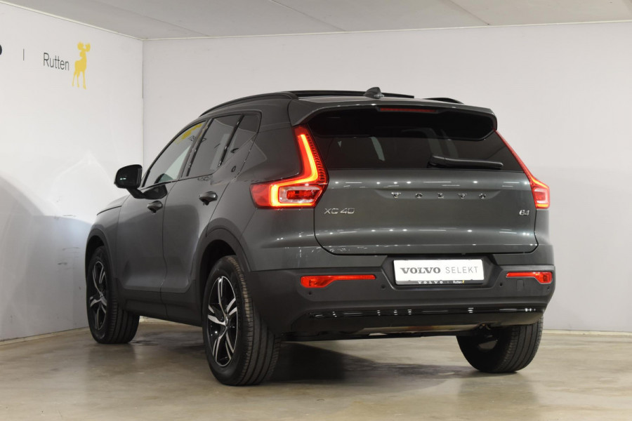 Volvo XC40 B4 211PK Automaat Plus Dark / Adaptive Cruise control / Extra getint glas / Harman Kardon / Elektrisch verstelbare stoelen met geheugen / Stoel- en stuurverwarming / Elektrisch panorama schuifdak / Trekhaak