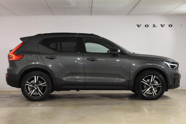 Volvo XC40 B4 211PK Automaat Plus Dark / Adaptive Cruise control / Extra getint glas / Harman Kardon / Elektrisch verstelbare stoelen met geheugen / Stoel- en stuurverwarming / Elektrisch panorama schuifdak / Trekhaak
