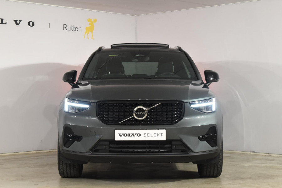 Volvo XC40 B4 211PK Automaat Plus Dark / Adaptive Cruise control / Extra getint glas / Harman Kardon / Elektrisch verstelbare stoelen met geheugen / Stoel- en stuurverwarming / Elektrisch panorama schuifdak / Trekhaak