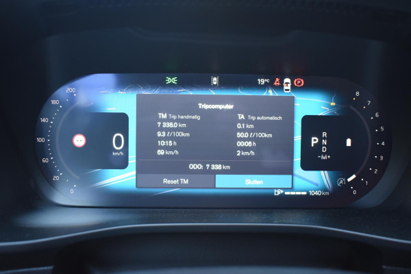 Volvo XC40 B4 211PK Automaat Plus Dark / Adaptive Cruise control / Extra getint glas / Harman Kardon / Elektrisch verstelbare stoelen met geheugen / Stoel- en stuurverwarming / Elektrisch panorama schuifdak / Trekhaak