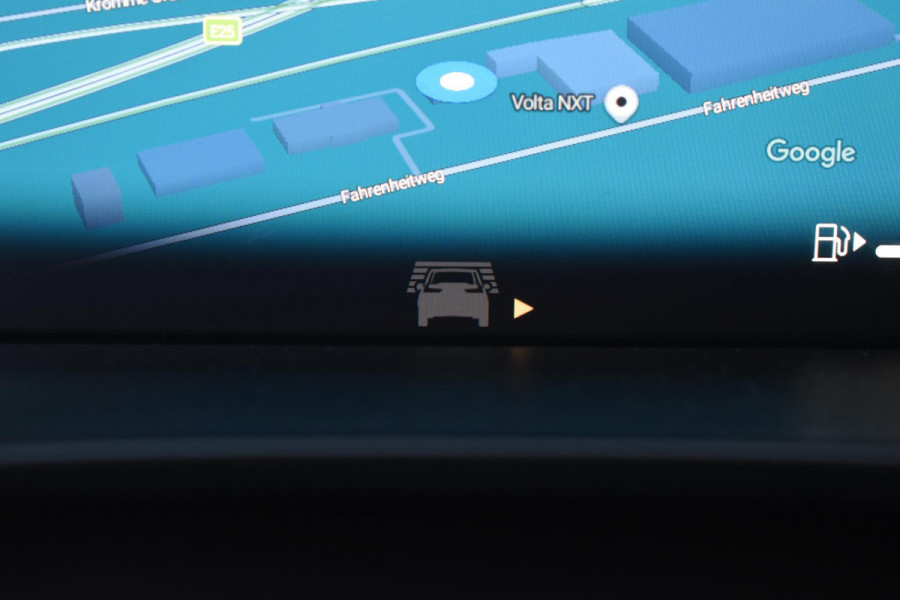 Volvo XC40 B4 211PK Automaat Plus Dark / Adaptive Cruise control / Extra getint glas / Harman Kardon / Elektrisch verstelbare stoelen met geheugen / Stoel- en stuurverwarming / Elektrisch panorama schuifdak / Trekhaak