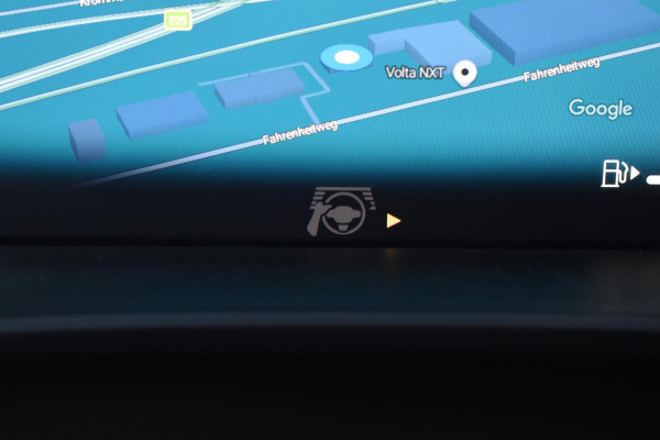 Volvo XC40 B4 211PK Automaat Plus Dark / Adaptive Cruise control / Extra getint glas / Harman Kardon / Elektrisch verstelbare stoelen met geheugen / Stoel- en stuurverwarming / Elektrisch panorama schuifdak / Trekhaak