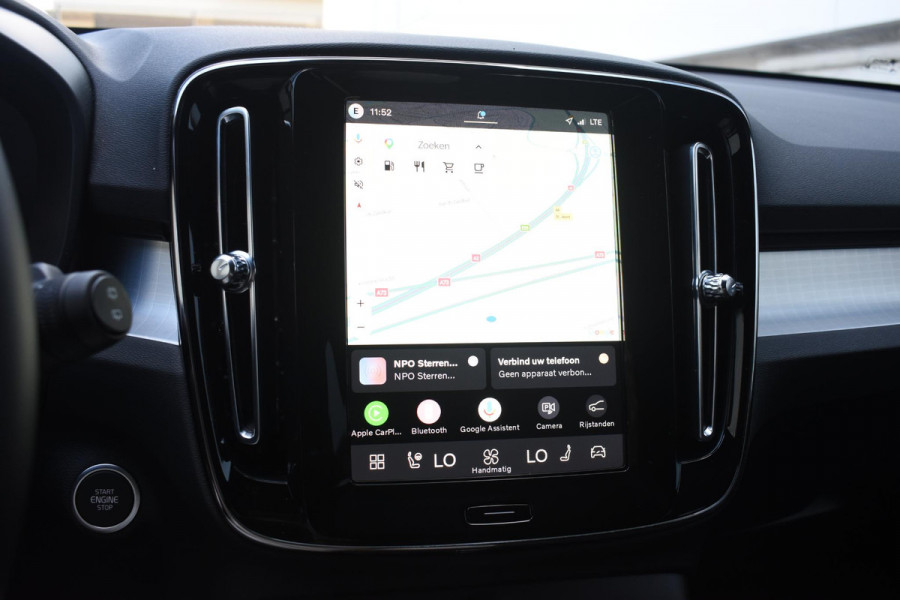 Volvo XC40 B4 211PK Automaat Plus Dark / Adaptive Cruise control / Extra getint glas / Harman Kardon / Elektrisch verstelbare stoelen met geheugen / Stoel- en stuurverwarming / Elektrisch panorama schuifdak / Trekhaak
