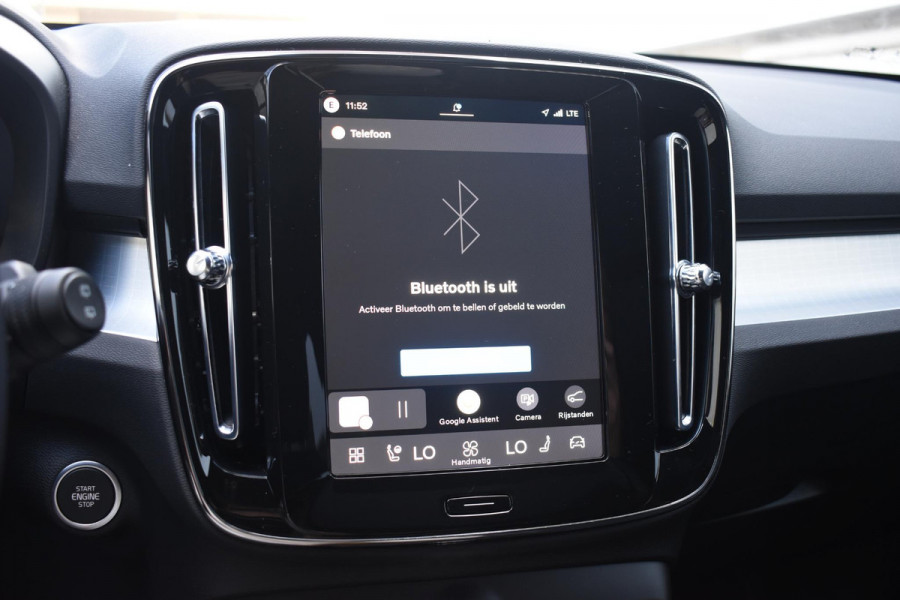 Volvo XC40 B4 211PK Automaat Plus Dark / Adaptive Cruise control / Extra getint glas / Harman Kardon / Elektrisch verstelbare stoelen met geheugen / Stoel- en stuurverwarming / Elektrisch panorama schuifdak / Trekhaak