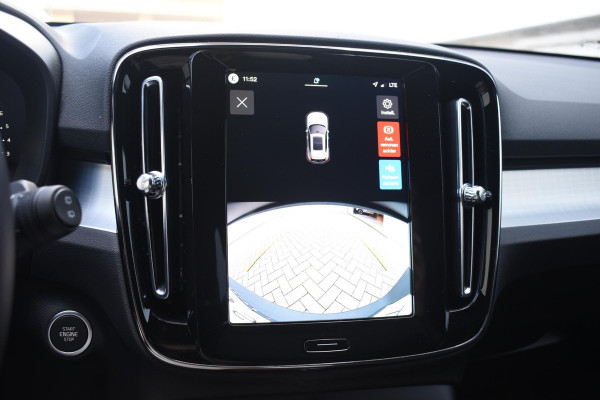 Volvo XC40 B4 211PK Automaat Plus Dark / Adaptive Cruise control / Extra getint glas / Harman Kardon / Elektrisch verstelbare stoelen met geheugen / Stoel- en stuurverwarming / Elektrisch panorama schuifdak / Trekhaak