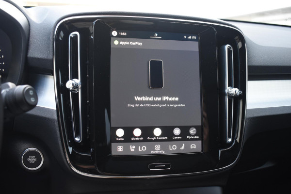Volvo XC40 B4 211PK Automaat Plus Dark / Adaptive Cruise control / Extra getint glas / Harman Kardon / Elektrisch verstelbare stoelen met geheugen / Stoel- en stuurverwarming / Elektrisch panorama schuifdak / Trekhaak