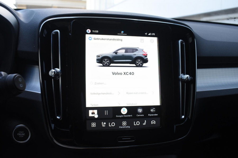 Volvo XC40 B4 211PK Automaat Plus Dark / Adaptive Cruise control / Extra getint glas / Harman Kardon / Elektrisch verstelbare stoelen met geheugen / Stoel- en stuurverwarming / Elektrisch panorama schuifdak / Trekhaak
