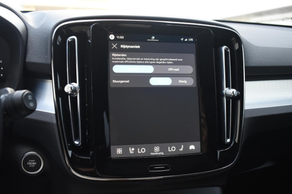 Volvo XC40 B4 211PK Automaat Plus Dark / Adaptive Cruise control / Extra getint glas / Harman Kardon / Elektrisch verstelbare stoelen met geheugen / Stoel- en stuurverwarming / Elektrisch panorama schuifdak / Trekhaak
