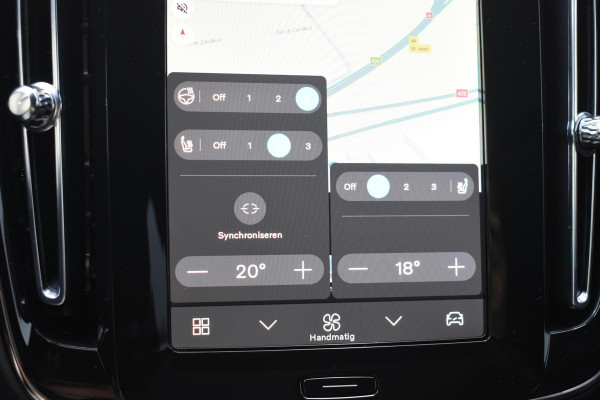 Volvo XC40 B4 211PK Automaat Plus Dark / Adaptive Cruise control / Extra getint glas / Harman Kardon / Elektrisch verstelbare stoelen met geheugen / Stoel- en stuurverwarming / Elektrisch panorama schuifdak / Trekhaak