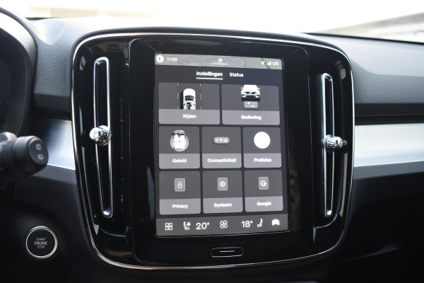 Volvo XC40 B4 211PK Automaat Plus Dark / Adaptive Cruise control / Extra getint glas / Harman Kardon / Elektrisch verstelbare stoelen met geheugen / Stoel- en stuurverwarming / Elektrisch panorama schuifdak / Trekhaak