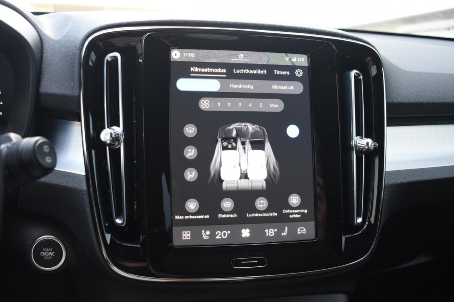 Volvo XC40 B4 211PK Automaat Plus Dark / Adaptive Cruise control / Extra getint glas / Harman Kardon / Elektrisch verstelbare stoelen met geheugen / Stoel- en stuurverwarming / Elektrisch panorama schuifdak / Trekhaak