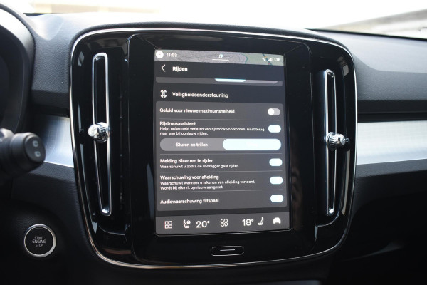 Volvo XC40 B4 211PK Automaat Plus Dark / Adaptive Cruise control / Extra getint glas / Harman Kardon / Elektrisch verstelbare stoelen met geheugen / Stoel- en stuurverwarming / Elektrisch panorama schuifdak / Trekhaak