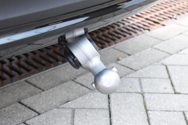 Volvo XC40 B4 211PK Automaat Plus Dark / Adaptive Cruise control / Extra getint glas / Harman Kardon / Elektrisch verstelbare stoelen met geheugen / Stoel- en stuurverwarming / Elektrisch panorama schuifdak / Trekhaak