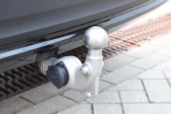 Volvo XC40 B4 211PK Automaat Plus Dark / Adaptive Cruise control / Extra getint glas / Harman Kardon / Elektrisch verstelbare stoelen met geheugen / Stoel- en stuurverwarming / Elektrisch panorama schuifdak / Trekhaak