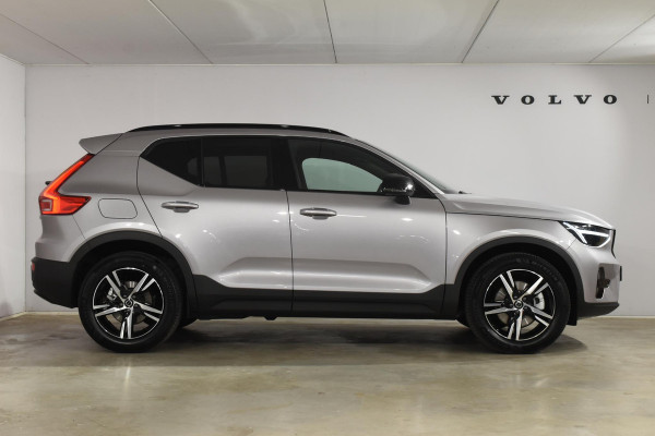 Volvo XC40 B4 211PK Automaat Plus Dark / Adaptive Cruise control / Extra getint glas / Harman Kardon / Elektrisch verstelbare stoelen met geheugen / Stoel- en stuurverwarming / Trekhaak