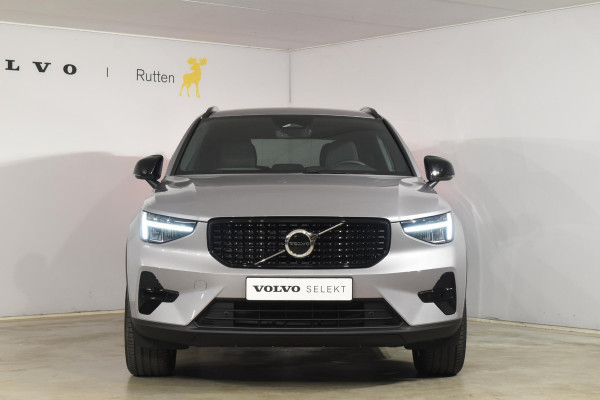 Volvo XC40 B4 211PK Automaat Plus Dark / Adaptive Cruise control / Extra getint glas / Harman Kardon / Elektrisch verstelbare stoelen met geheugen / Stoel- en stuurverwarming / Trekhaak