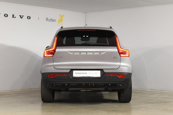 Volvo XC40 B4 211PK Automaat Plus Dark / Adaptive Cruise control / Extra getint glas / Harman Kardon / Elektrisch verstelbare stoelen met geheugen / Stoel- en stuurverwarming / Trekhaak