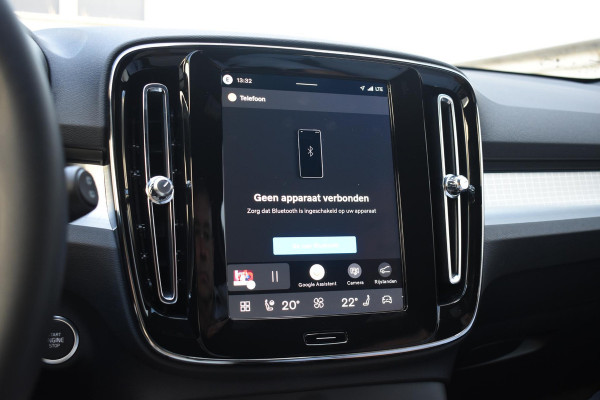 Volvo XC40 B4 211PK Automaat Plus Dark / Adaptive Cruise control / Extra getint glas / Harman Kardon / Elektrisch verstelbare stoelen met geheugen / Stoel- en stuurverwarming / Trekhaak