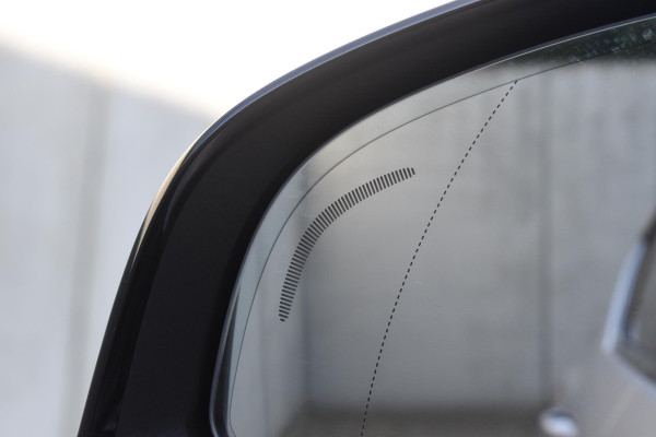 Volvo XC40 B4 211PK Automaat Plus Dark / Adaptive Cruise control / Extra getint glas / Harman Kardon / Elektrisch verstelbare stoelen met geheugen / Stoel- en stuurverwarming / Trekhaak