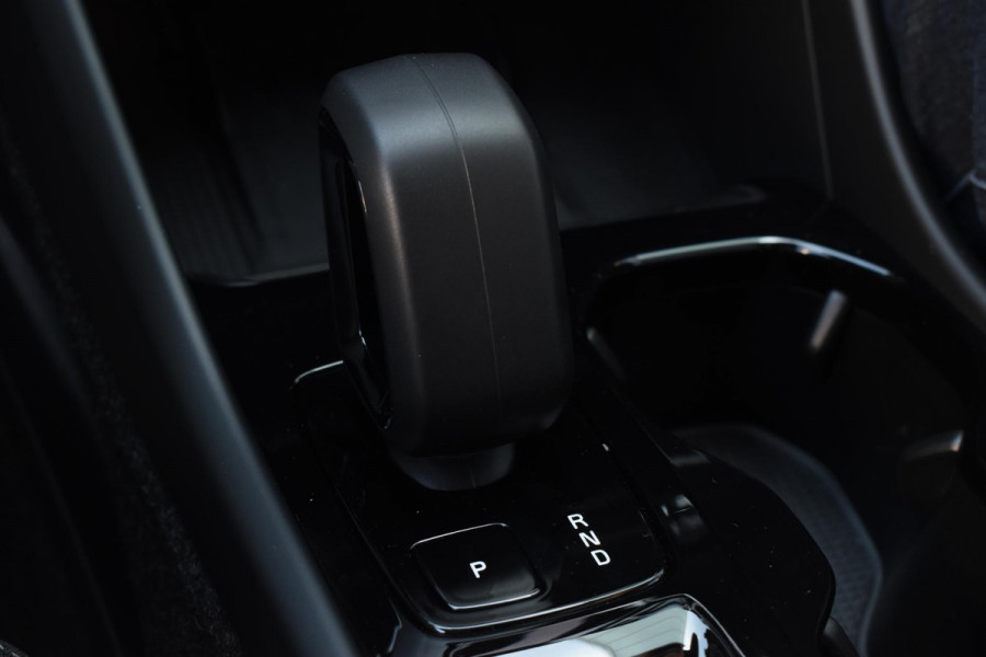 Volvo XC40 B4 211PK Automaat Plus Dark / Adaptive Cruise control / Extra getint glas / Harman Kardon / Elektrisch verstelbare stoelen met geheugen / Stoel- en stuurverwarming / Trekhaak