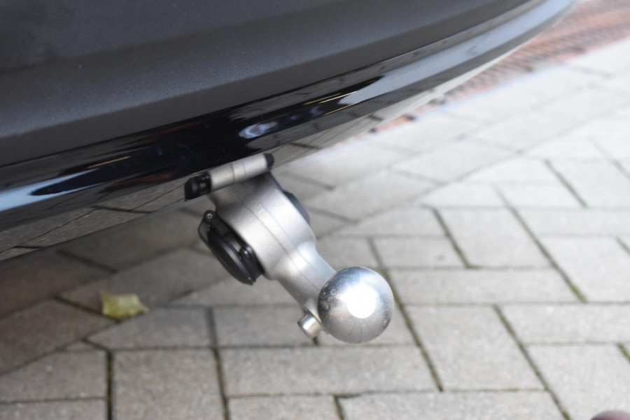 Volvo XC40 B4 211PK Automaat Plus Dark / Adaptive Cruise control / Extra getint glas / Harman Kardon / Elektrisch verstelbare stoelen met geheugen / Stoel- en stuurverwarming / Trekhaak