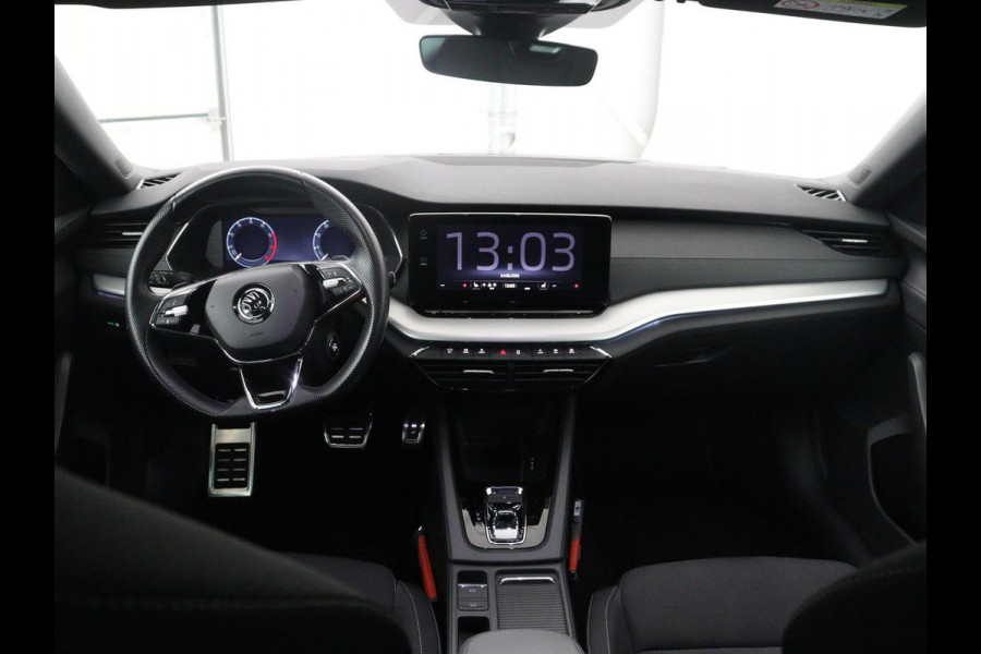 Škoda Octavia Combi1.5 e-TSI Sport Business | Stoelverwarming | Cruise control | Sfeerverlichting | Carplay | Navigatie | DAB | Park assist | Climate control | Trekhaak