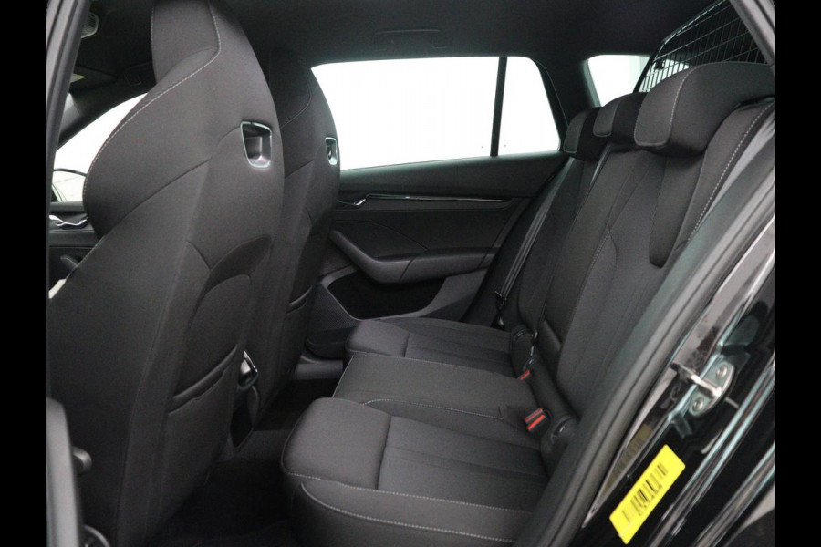 Škoda Octavia Combi1.5 e-TSI Sport Business | Stoelverwarming | Cruise control | Sfeerverlichting | Carplay | Navigatie | DAB | Park assist | Climate control | Trekhaak