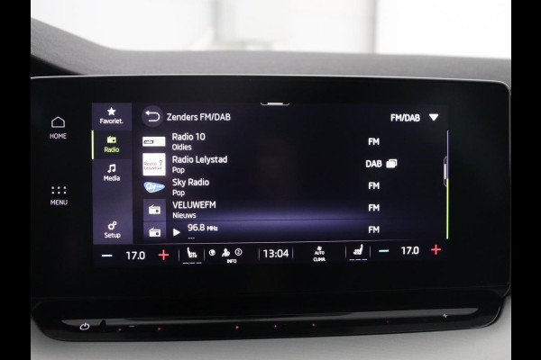 Škoda Octavia Combi1.5 e-TSI Sport Business | Stoelverwarming | Cruise control | Sfeerverlichting | Carplay | Navigatie | DAB | Park assist | Climate control | Trekhaak