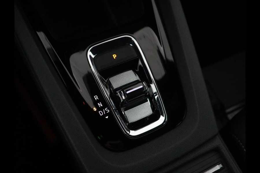 Škoda Octavia Combi1.5 e-TSI Sport Business | Stoelverwarming | Cruise control | Sfeerverlichting | Carplay | Navigatie | DAB | Park assist | Climate control | Trekhaak