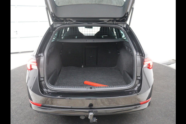 Škoda Octavia Combi1.5 e-TSI Sport Business | Stoelverwarming | Cruise control | Sfeerverlichting | Carplay | Navigatie | DAB | Park assist | Climate control | Trekhaak