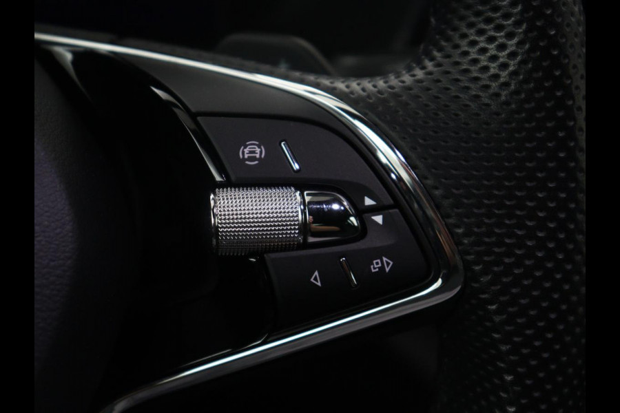 Škoda Octavia Combi1.5 e-TSI Sport Business | Stoelverwarming | Cruise control | Sfeerverlichting | Carplay | Navigatie | DAB | Park assist | Climate control | Trekhaak