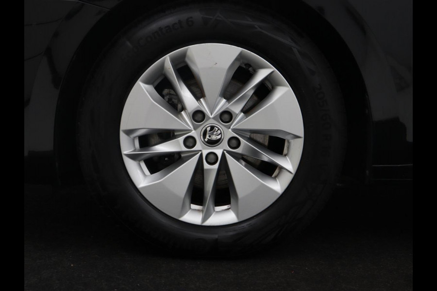 Škoda Octavia Combi1.5 e-TSI Sport Business | Stoelverwarming | Cruise control | Sfeerverlichting | Carplay | Navigatie | DAB | Park assist | Climate control | Trekhaak