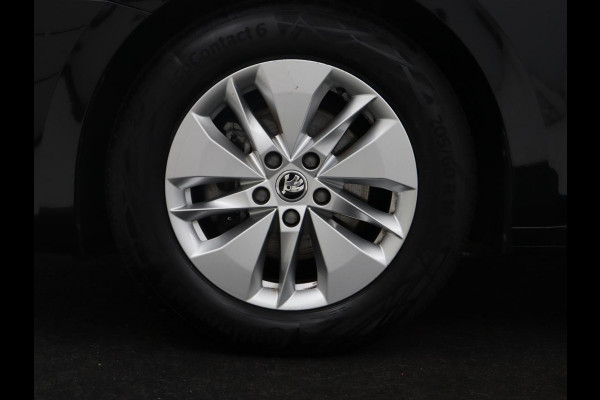 Škoda Octavia Combi1.5 e-TSI Sport Business | Stoelverwarming | Cruise control | Sfeerverlichting | Carplay | Navigatie | DAB | Park assist | Climate control | Trekhaak