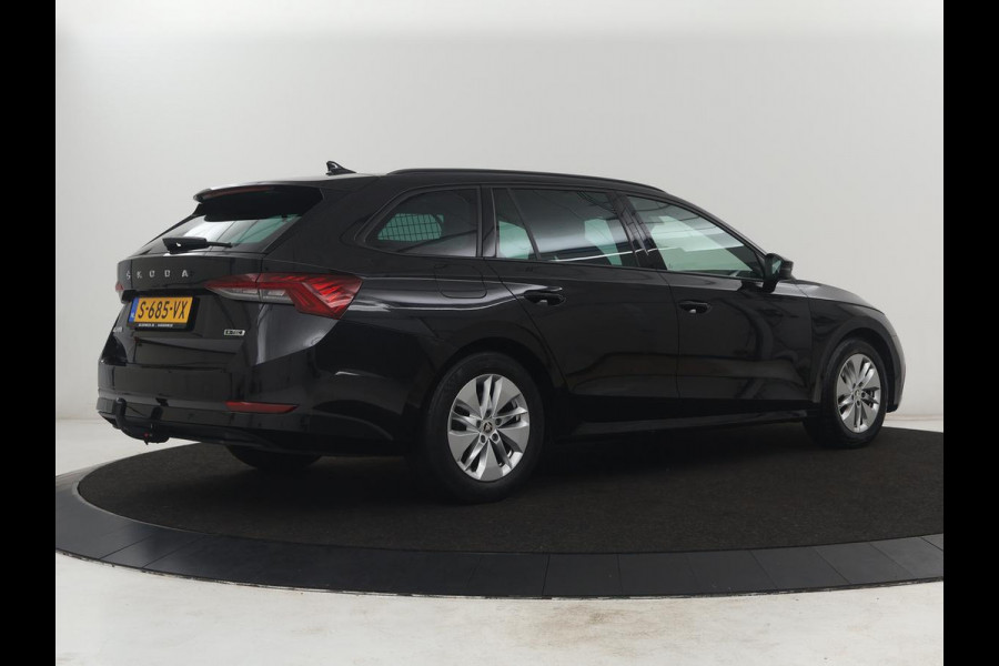 Škoda Octavia Combi1.5 e-TSI Sport Business | Stoelverwarming | Cruise control | Sfeerverlichting | Carplay | Navigatie | DAB | Park assist | Climate control | Trekhaak
