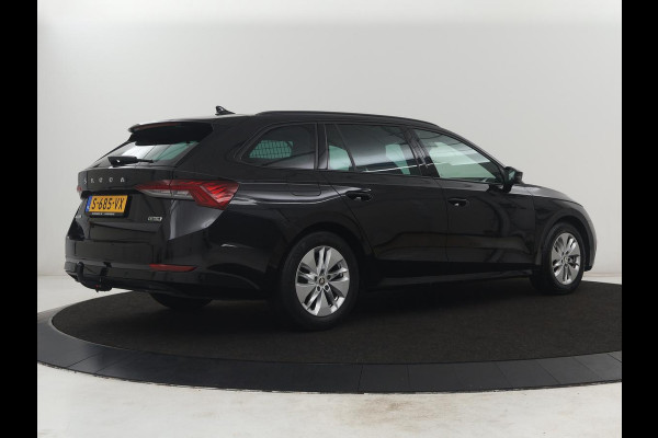 Škoda Octavia Combi1.5 e-TSI Sport Business | Stoelverwarming | Cruise control | Sfeerverlichting | Carplay | Navigatie | DAB | Park assist | Climate control | Trekhaak