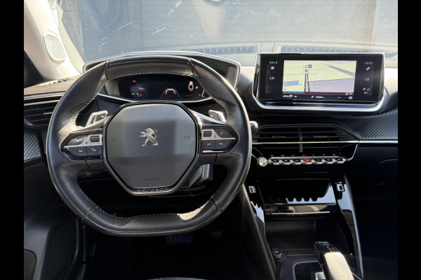Peugeot 2008 1.2 PureTech Allure ✓Recent beurt gehad✓D-riem vv in 06-2025✓360° Camera✓Draadloze telefoonlader✓Carplay✓Keyless✓Automaat✓Trekhaak✓Halfleder✓Navi✓Clima✓Cruise✓131pk✓Lm velgen✓2e Eigenaar✓Pdc V+A✓Rijstrooksensor✓N.A.P✓Apk tot 04-2028