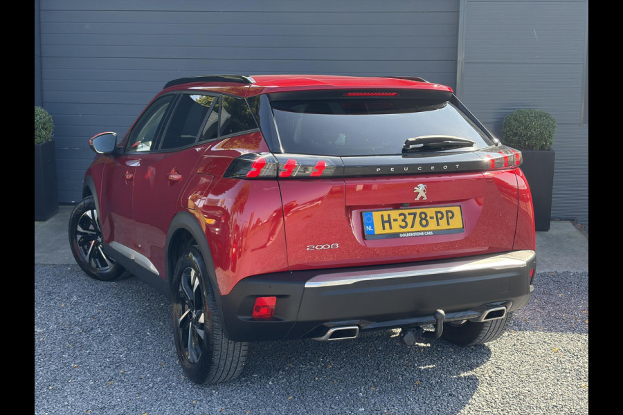 Peugeot 2008 1.2 PureTech Allure ✓Recent beurt gehad✓D-riem vv in 06-2025✓360° Camera✓Draadloze telefoonlader✓Carplay✓Keyless✓Automaat✓Trekhaak✓Halfleder✓Navi✓Clima✓Cruise✓131pk✓Lm velgen✓2e Eigenaar✓Pdc V+A✓Rijstrooksensor✓N.A.P✓Apk tot 04-2028