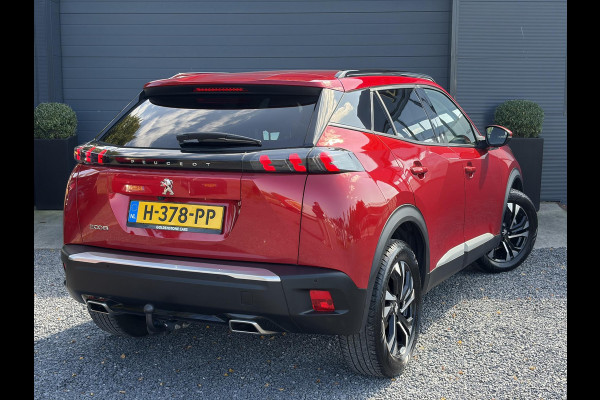 Peugeot 2008 1.2 PureTech Allure ✓Recent beurt gehad✓D-riem vv in 06-2025✓360° Camera✓Draadloze telefoonlader✓Carplay✓Keyless✓Automaat✓Trekhaak✓Halfleder✓Navi✓Clima✓Cruise✓131pk✓Lm velgen✓2e Eigenaar✓Pdc V+A✓Rijstrooksensor✓N.A.P✓Apk tot 04-2028