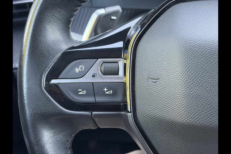 Peugeot 2008 1.2 PureTech Allure ✓Recent beurt gehad✓D-riem vv in 06-2025✓360° Camera✓Draadloze telefoonlader✓Carplay✓Keyless✓Automaat✓Trekhaak✓Halfleder✓Navi✓Clima✓Cruise✓131pk✓Lm velgen✓2e Eigenaar✓Pdc V+A✓Rijstrooksensor✓N.A.P✓Apk tot 04-2028