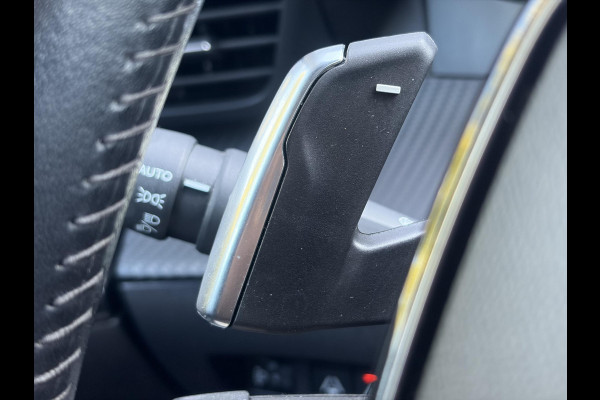 Peugeot 2008 1.2 PureTech Allure ✓Recent beurt gehad✓D-riem vv in 06-2025✓360° Camera✓Draadloze telefoonlader✓Carplay✓Keyless✓Automaat✓Trekhaak✓Halfleder✓Navi✓Clima✓Cruise✓131pk✓Lm velgen✓2e Eigenaar✓Pdc V+A✓Rijstrooksensor✓N.A.P✓Apk tot 04-2028