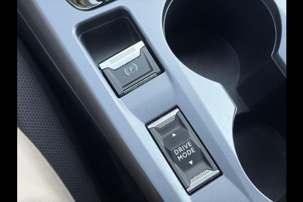 Peugeot 2008 1.2 PureTech Allure ✓Recent beurt gehad✓D-riem vv in 06-2025✓360° Camera✓Draadloze telefoonlader✓Carplay✓Keyless✓Automaat✓Trekhaak✓Halfleder✓Navi✓Clima✓Cruise✓131pk✓Lm velgen✓2e Eigenaar✓Pdc V+A✓Rijstrooksensor✓N.A.P✓Apk tot 04-2028