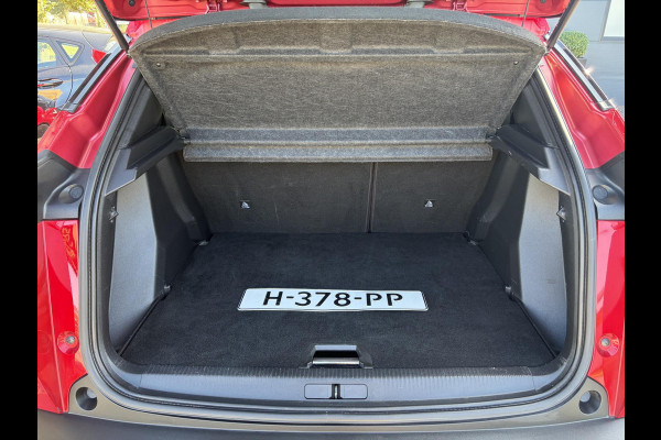 Peugeot 2008 1.2 PureTech Allure ✓Recent beurt gehad✓D-riem vv in 06-2025✓360° Camera✓Draadloze telefoonlader✓Carplay✓Keyless✓Automaat✓Trekhaak✓Halfleder✓Navi✓Clima✓Cruise✓131pk✓Lm velgen✓2e Eigenaar✓Pdc V+A✓Rijstrooksensor✓N.A.P✓Apk tot 04-2028