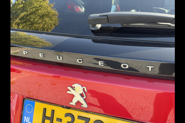 Peugeot 2008 1.2 PureTech Allure ✓Recent beurt gehad✓D-riem vv in 06-2025✓360° Camera✓Draadloze telefoonlader✓Carplay✓Keyless✓Automaat✓Trekhaak✓Halfleder✓Navi✓Clima✓Cruise✓131pk✓Lm velgen✓2e Eigenaar✓Pdc V+A✓Rijstrooksensor✓N.A.P✓Apk tot 04-2028