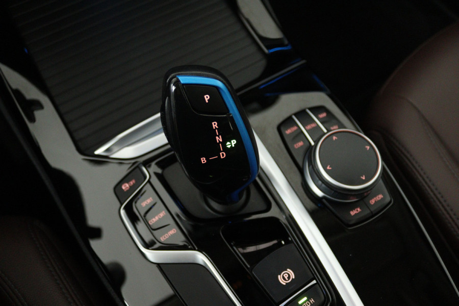 BMW iX3 Executive 80 kWh (SOH 99,4%, PANORAMADAK, CAMERA, STOELVERWARMING, CRUISE ADAPTIEF, SFEERVERLICHTING)