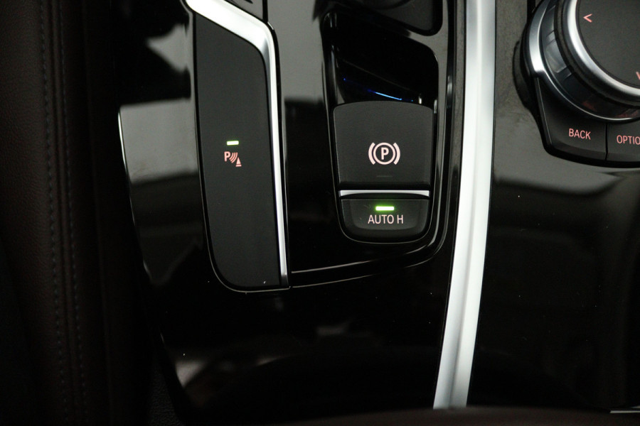 BMW iX3 Executive 80 kWh (SOH 99,4%, PANORAMADAK, CAMERA, STOELVERWARMING, CRUISE ADAPTIEF, SFEERVERLICHTING)