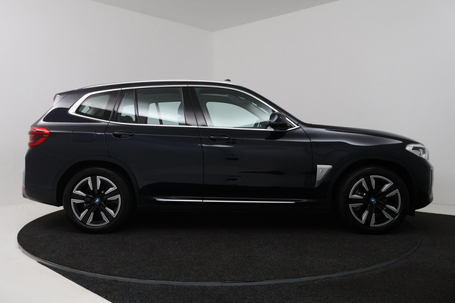 BMW iX3 Executive 80 kWh (SOH 99,4%, PANORAMADAK, CAMERA, STOELVERWARMING, CRUISE ADAPTIEF, SFEERVERLICHTING)